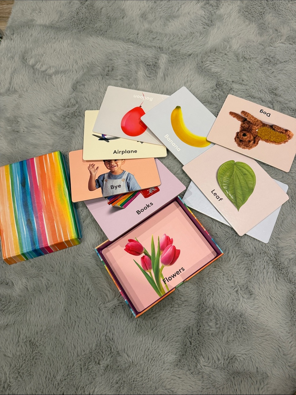 Lovevery large graphic word Flash Card Set